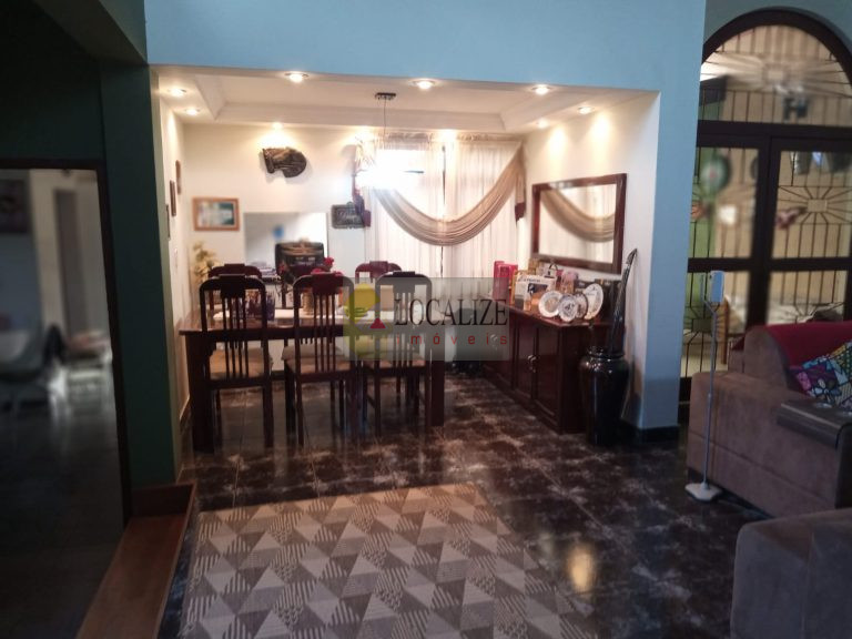 Sobrado à Venda na região Central de Mogi Mirim