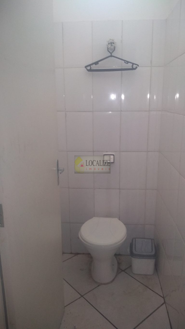 Sala no Centro de Mogi Mirim Rua Padre Roque
