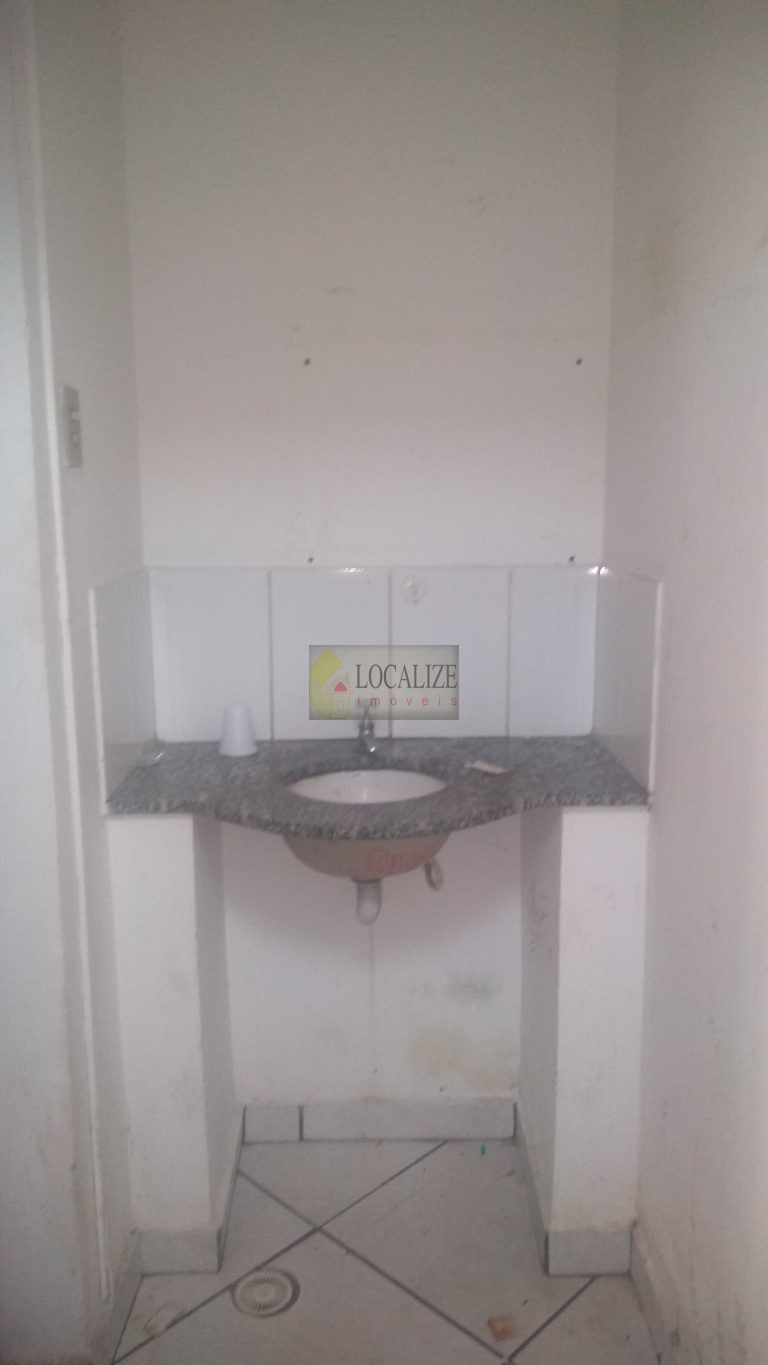 Sala no Centro de Mogi Mirim Rua Padre Roque